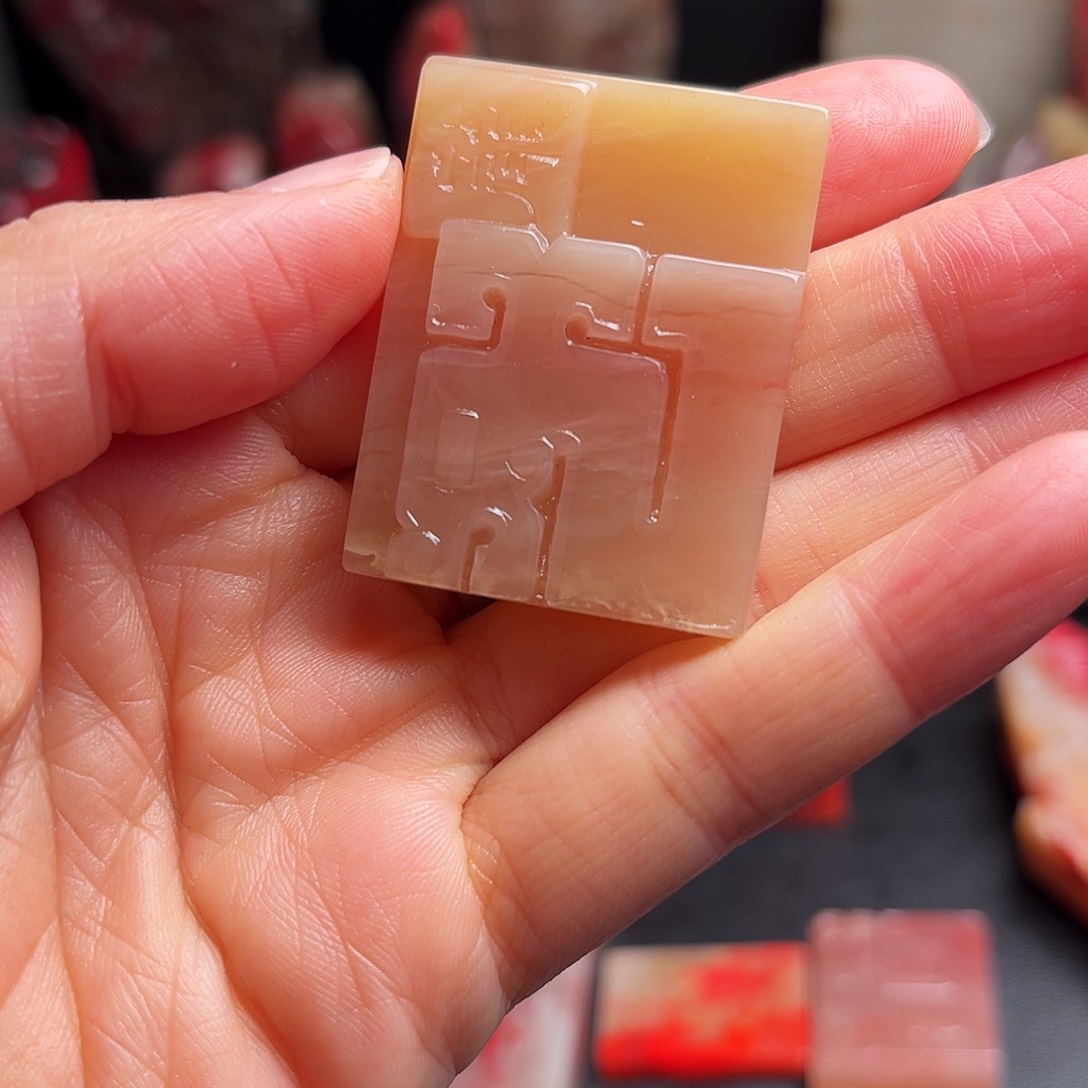 巴林石其他鸡血石无事牌