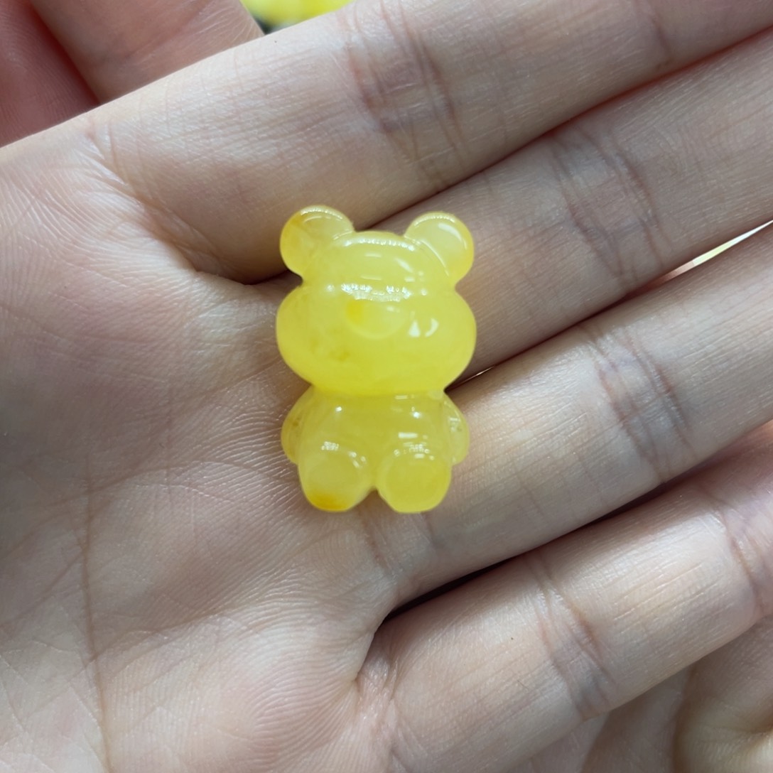 未镶嵌琥珀裸石2.6克小熊微瑕