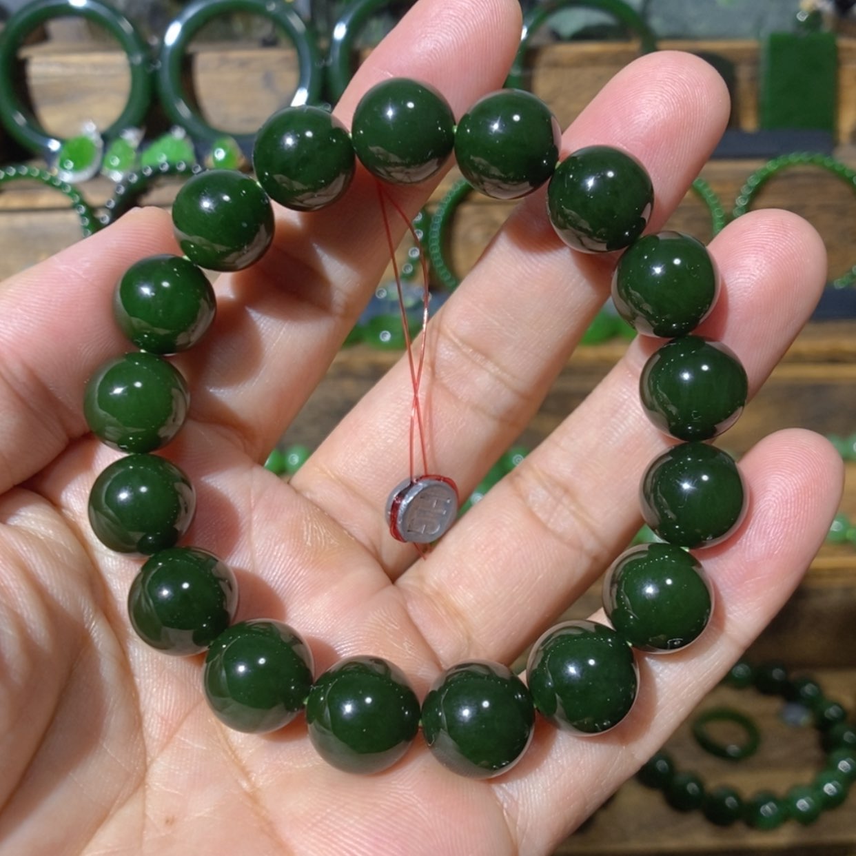 【闪购商品】吊坠(不含链)未镶嵌和田玉俄七红皮菠菜绿手串