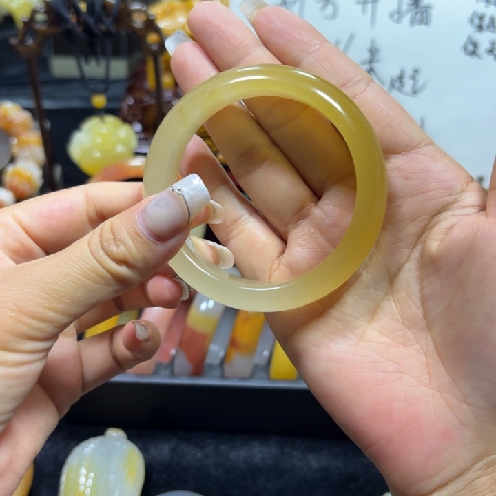 石英质玉（黄龙玉）未镶嵌手镯57.1圈口