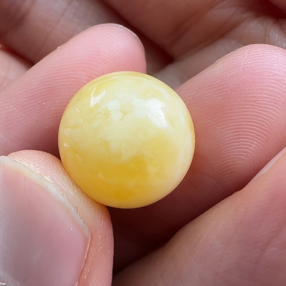 吴***波琥珀未镶嵌珠宝奇石