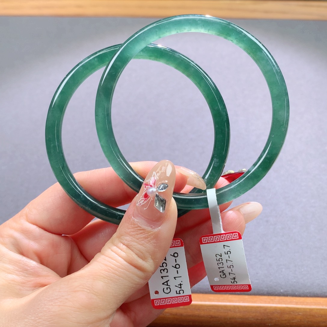 翡翠手镯未镶嵌天然翡翠手镯叮当镯