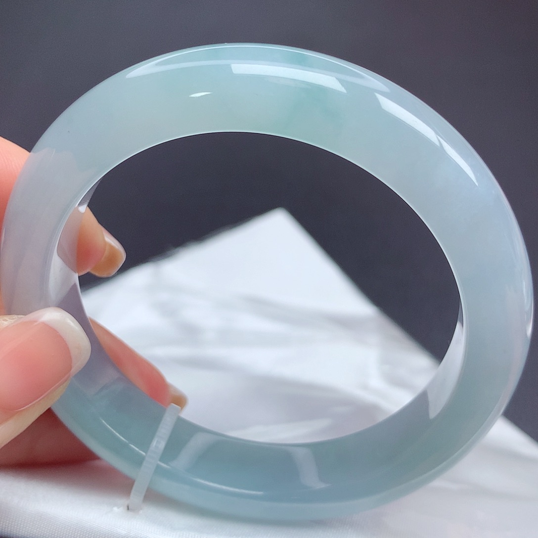 翡翠手镯未镶嵌11n n n n n n n