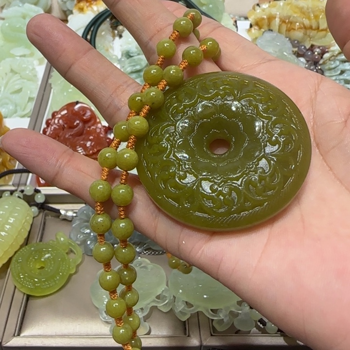 蛇纹石玉吊坠未镶嵌