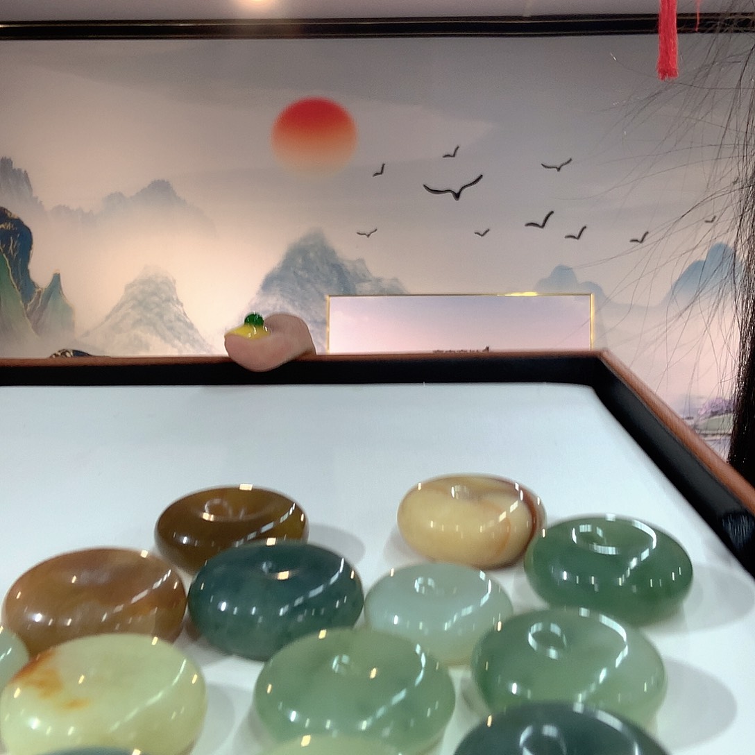 蛇纹石玉未镶嵌颈饰多样性发一个