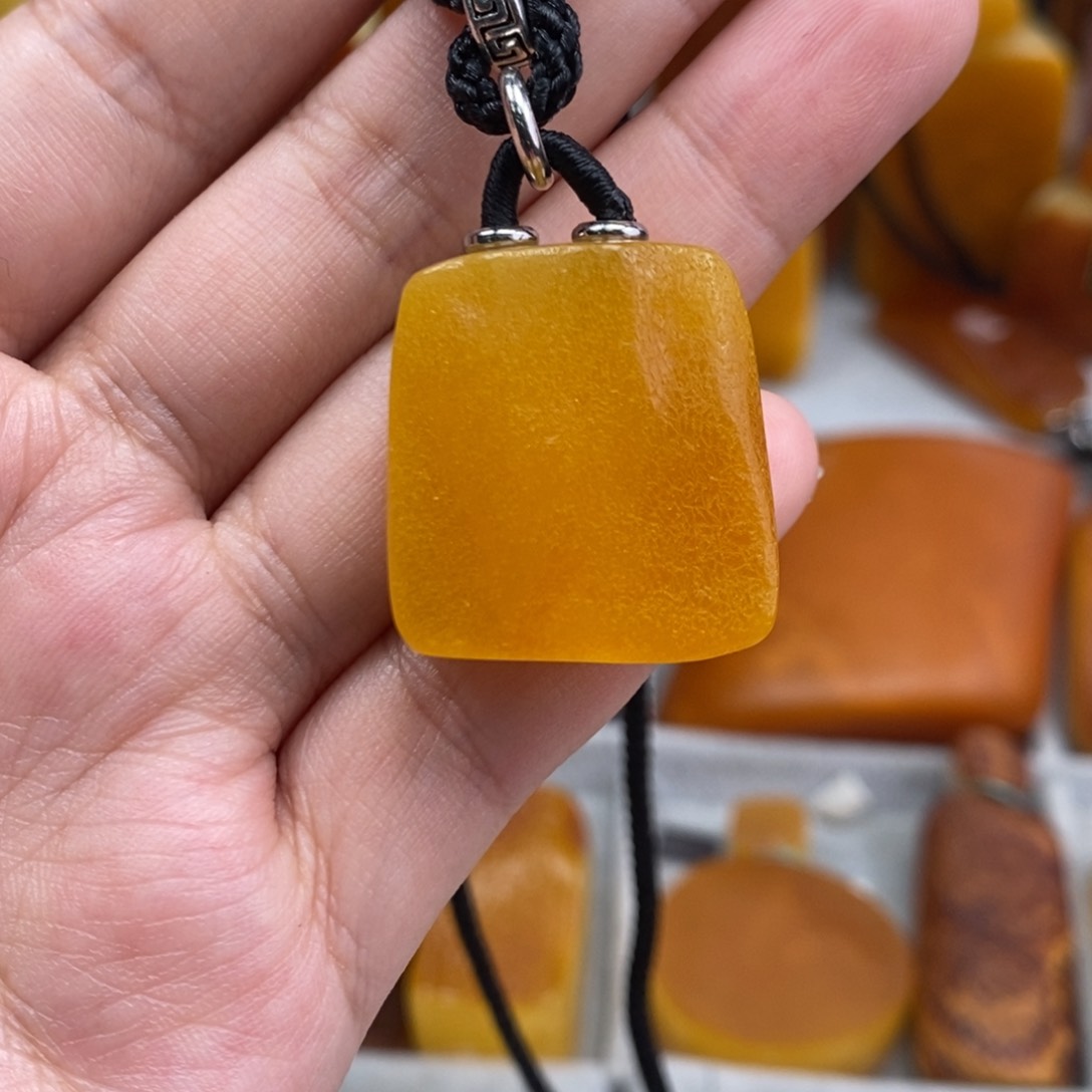 琥珀吊坠(赠链)未镶嵌