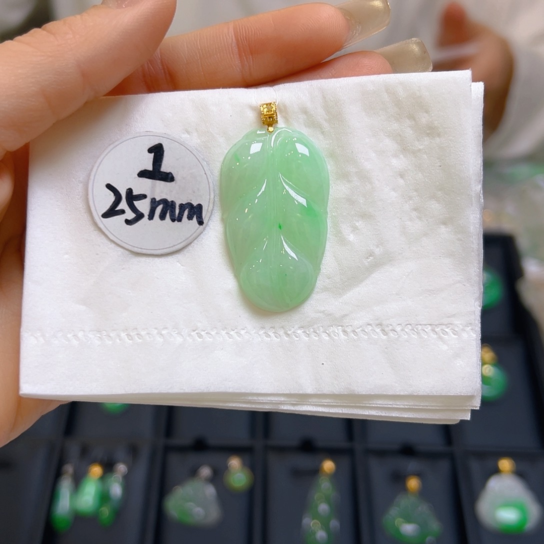 翡翠颈饰18K金镶嵌翡翠