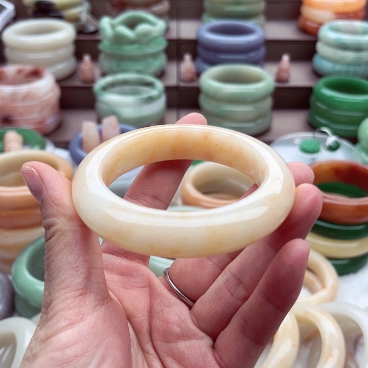 石英质玉手镯未镶嵌