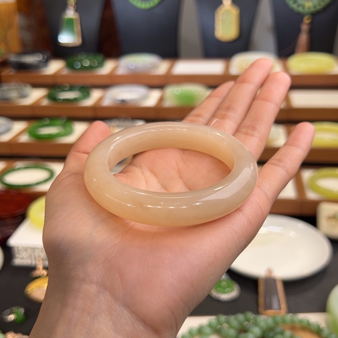 和田玉手镯未镶嵌小*v