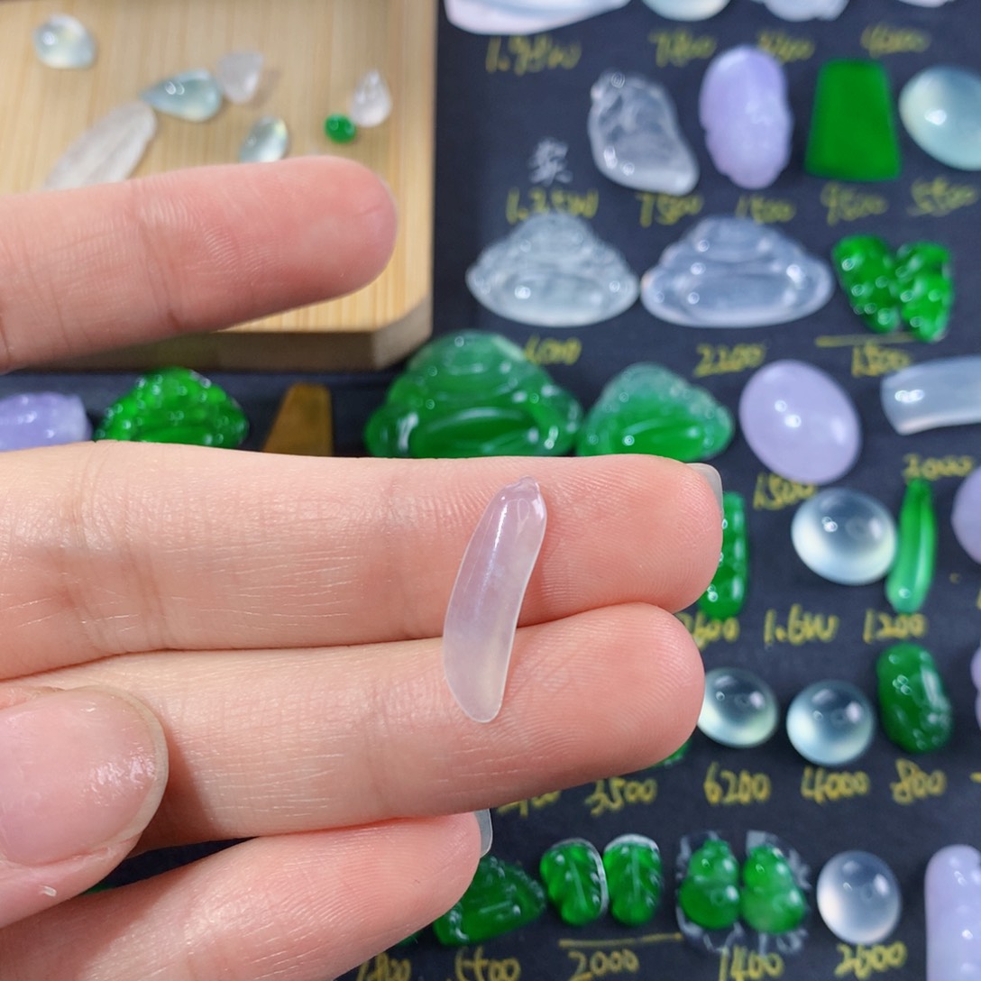 翡翠颈饰未镶嵌瓜