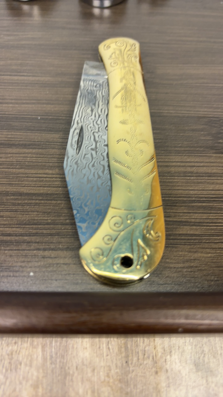 新疆木垒哈萨克族花纹手工折叠刀送刀套