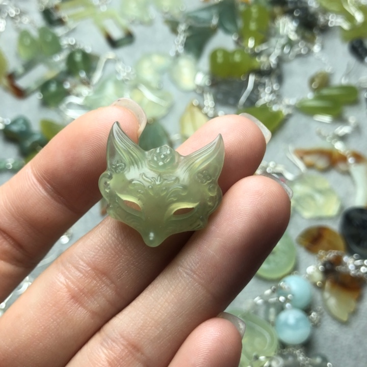 蛇纹石玉挂件未镶嵌