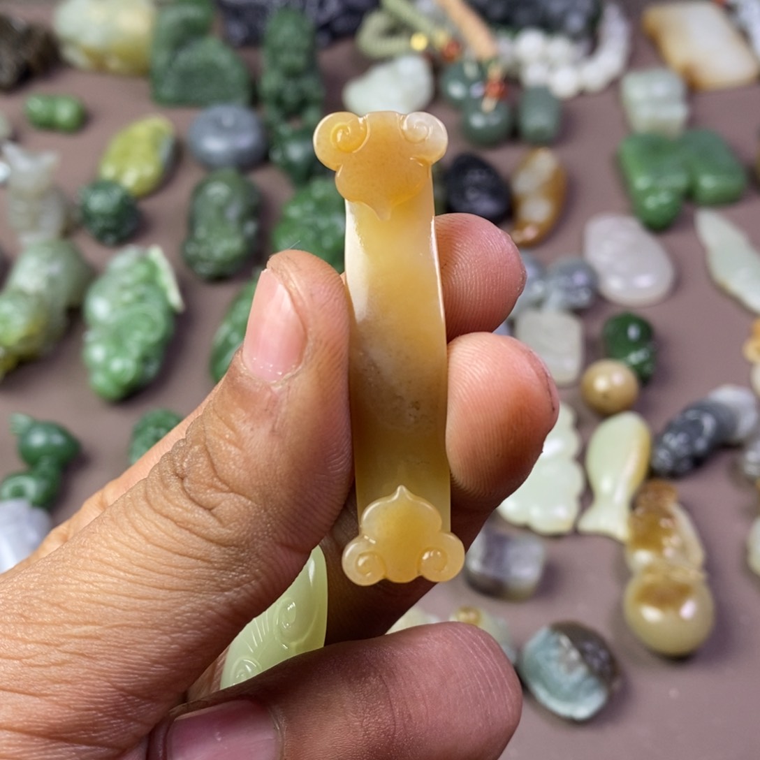 和田玉颈饰未镶嵌