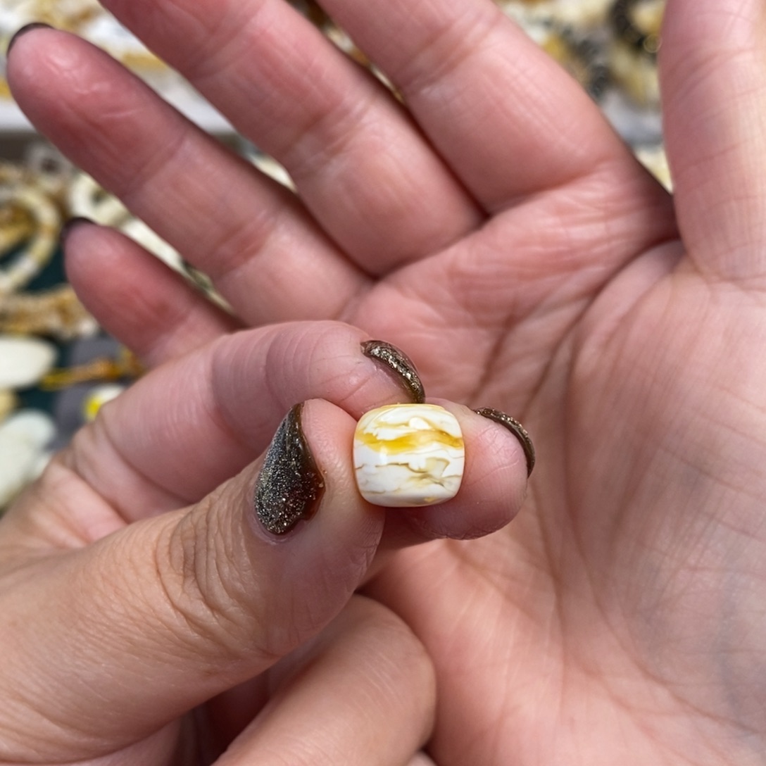 琥珀裸石未镶嵌虎皮纹老型单珠10.2×9.2