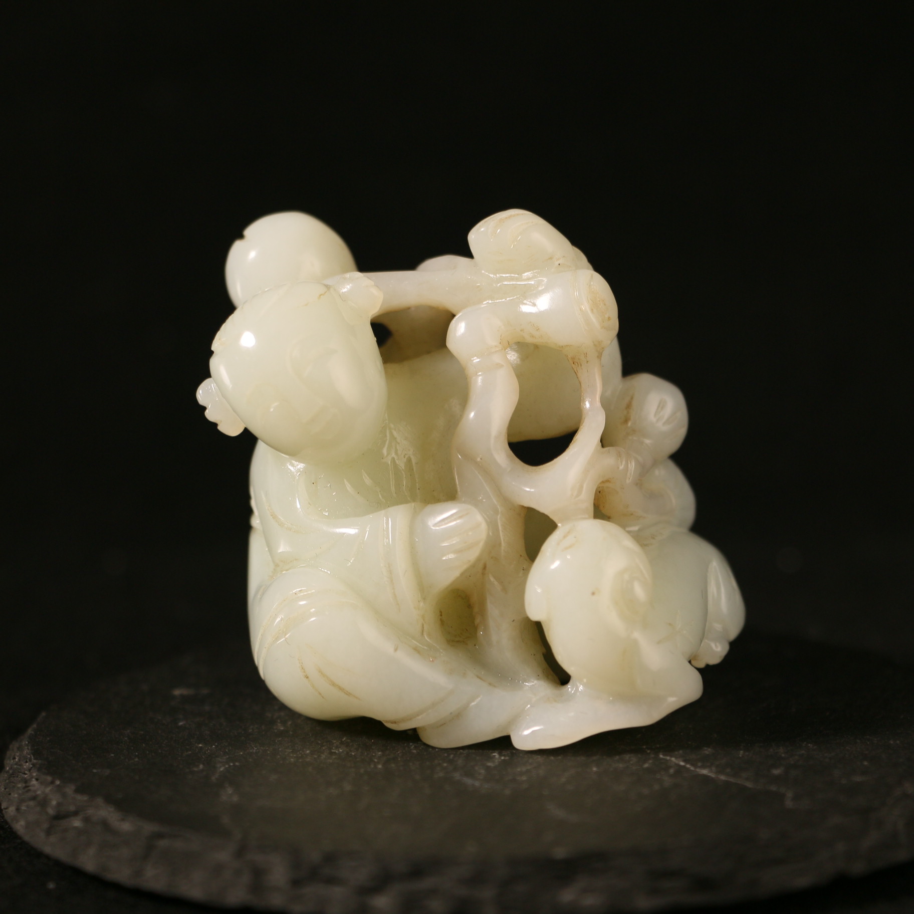 1N18  清 白玉圆雕童子献寿摆件