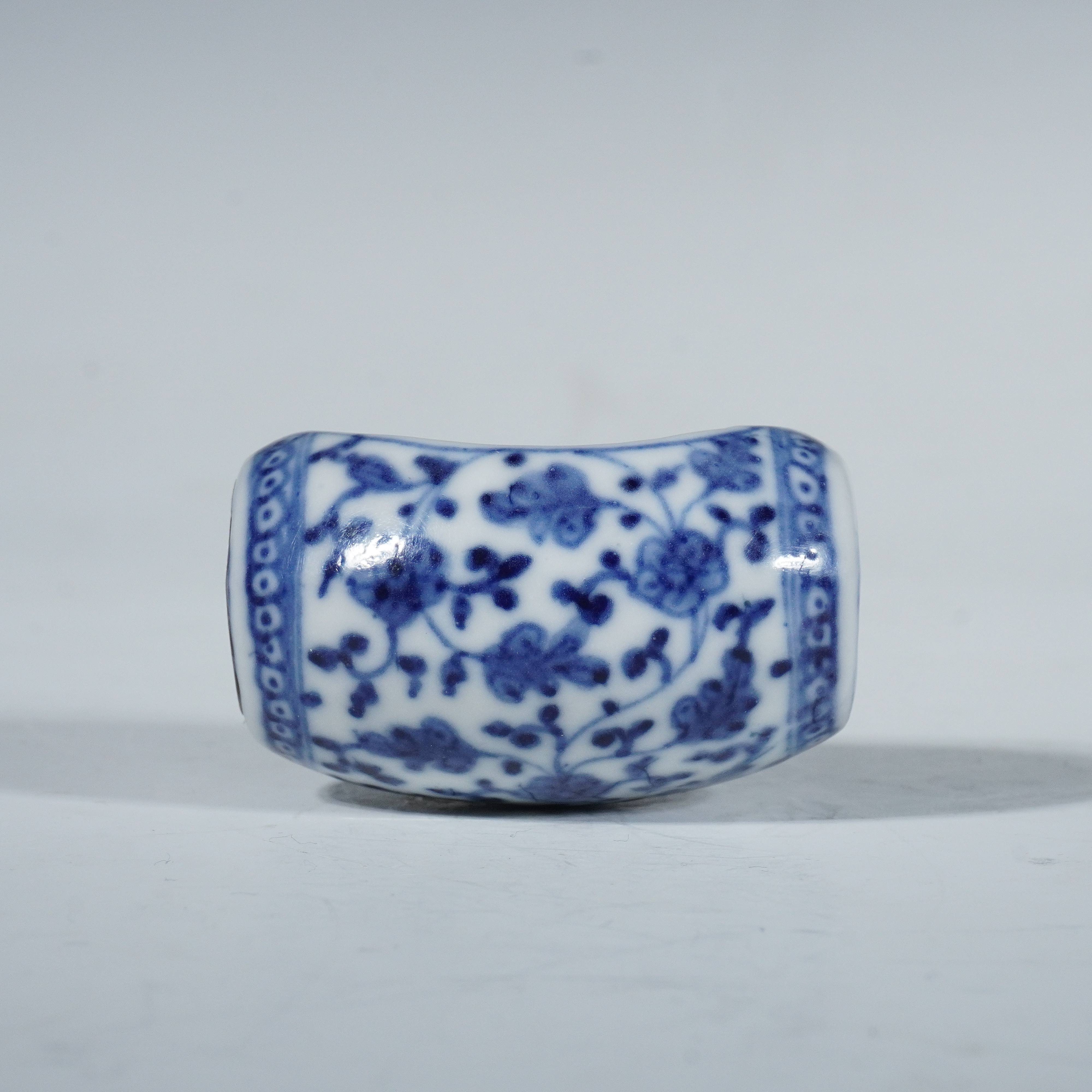 【拍卖】Lot 24910 青花花卉鸟食罐