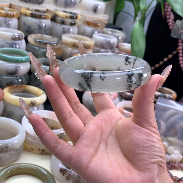 平***安石英岩玉未镶嵌手镯