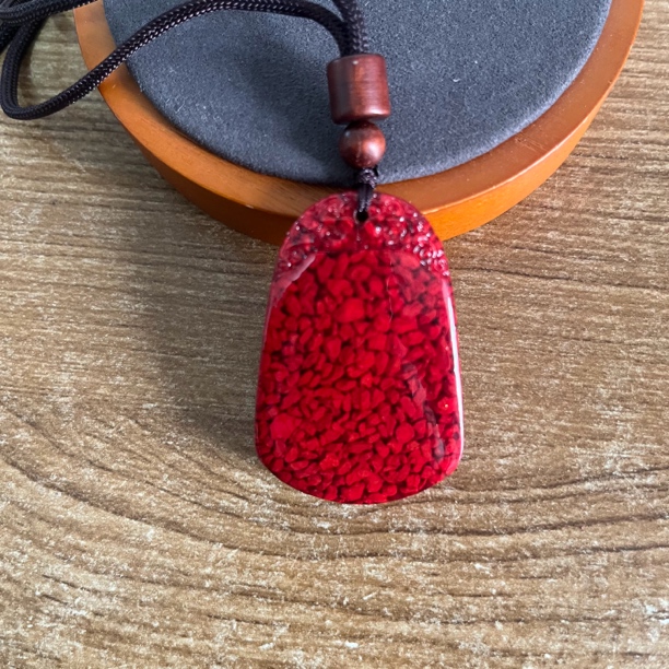 含辰砂工艺品精工雕刻大号晶体无事牌吊坠