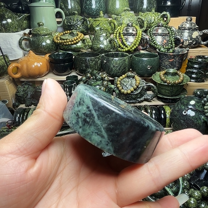 蛇纹石玉未镶嵌珠宝半成品藏玉药王石