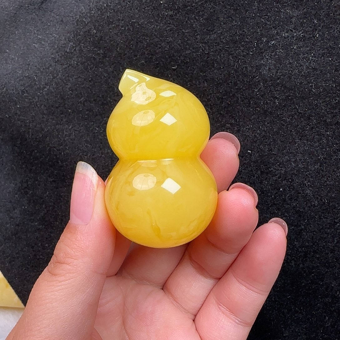 蜜蜡未镶嵌珠宝奇石