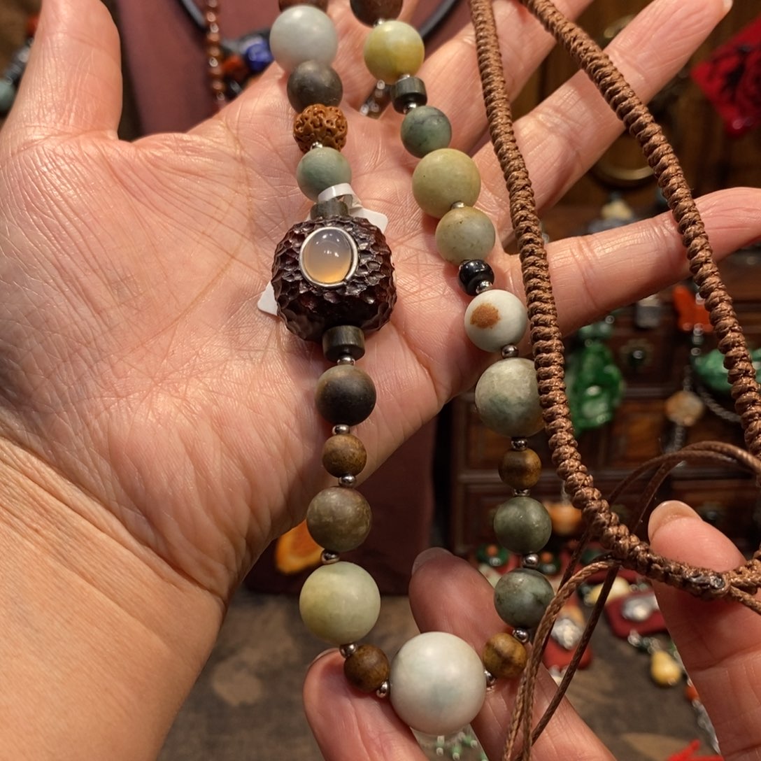 翡翠吊坠(赠链)未镶嵌