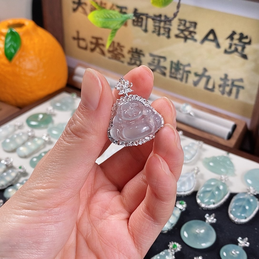 翡翠18K金镶嵌颈饰熠*