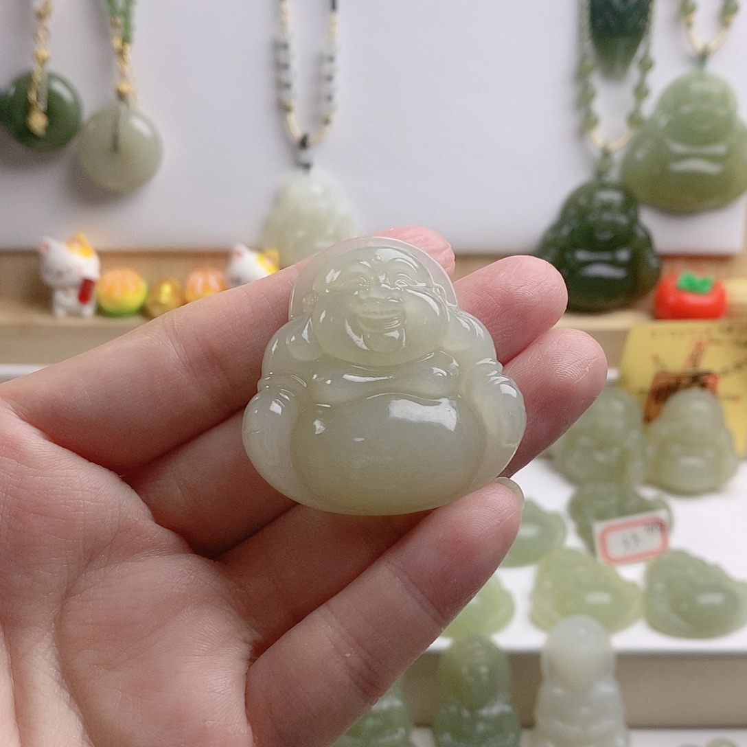 今***睡和田玉未镶嵌颈饰