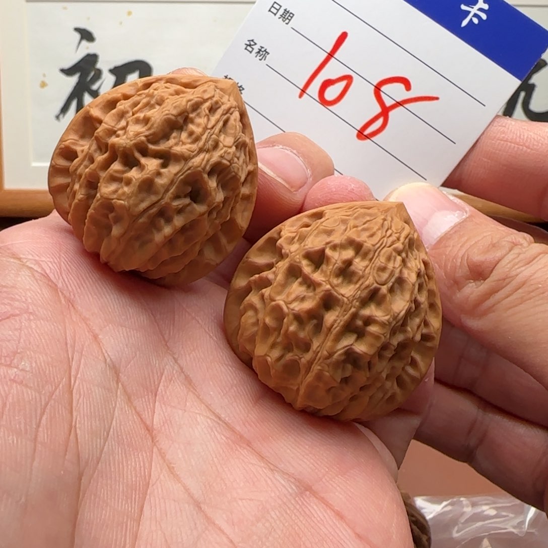 文玩核桃把件金牛，