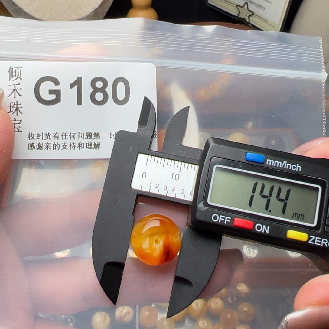 琥珀裸石未镶嵌琥珀裸石未镶嵌