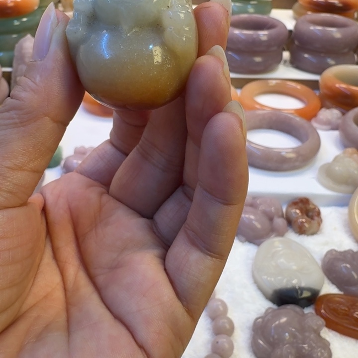 石英岩玉未镶嵌手镯