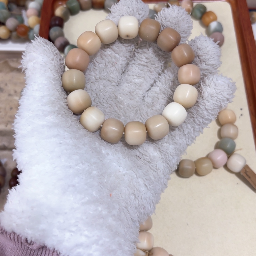 白玉菩提吊坠瑕疵 23阿巴阿巴阿巴