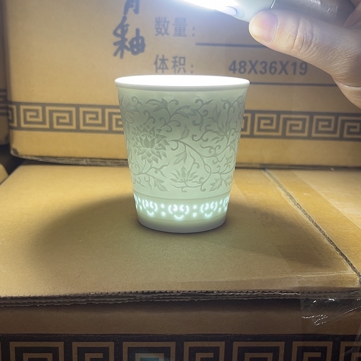 瓷片青白瓷小可乐杯  浮雕缠支链一个