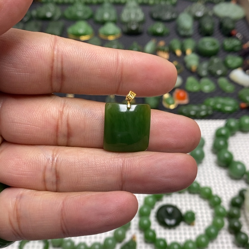 【闪购商品】和田玉（碧玉）颈饰18K金镶嵌