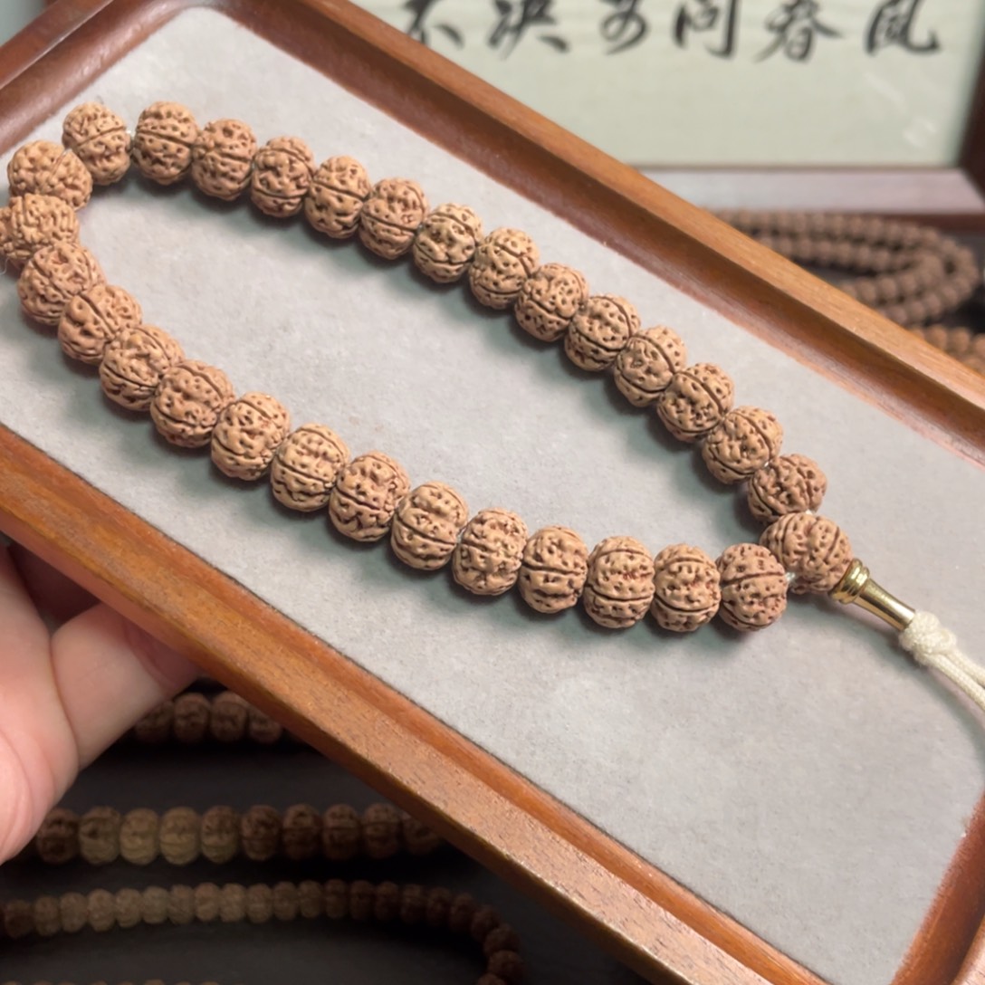 女***莽金刚菩提吊坠凹底梅花手持