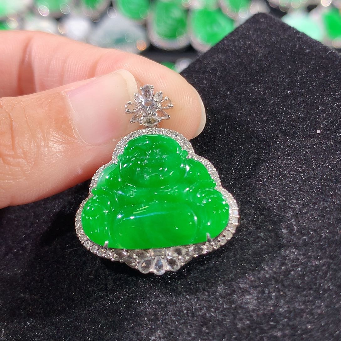 翡翠18K金镶嵌颈饰