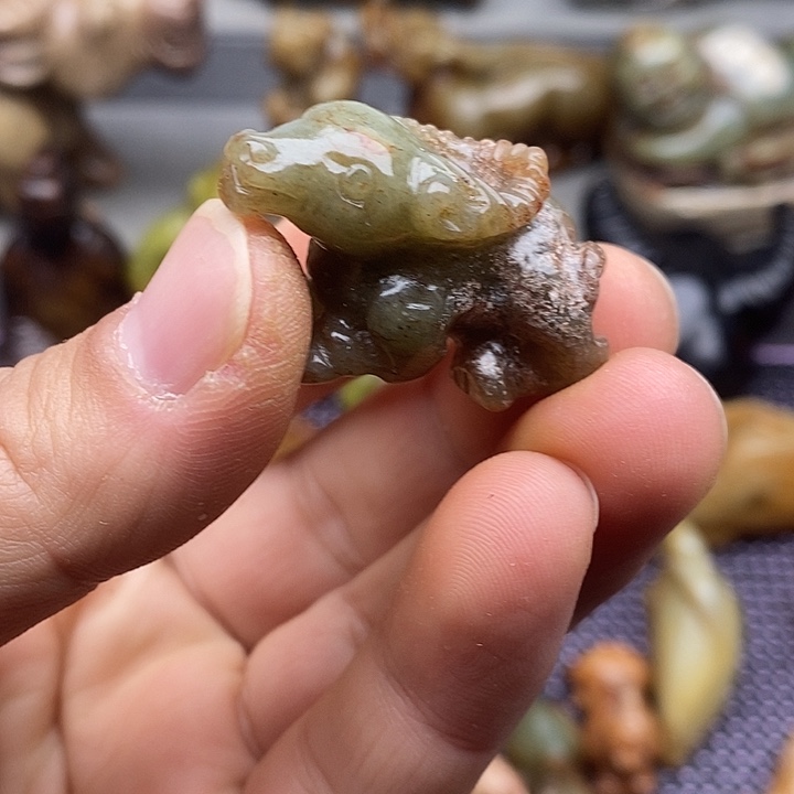 未镶嵌蛇纹石玉颈饰