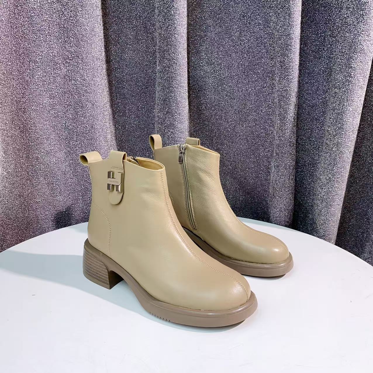 C2132 杏色 时尚粗跟圆头真皮厚底中筒靴 马丁靴