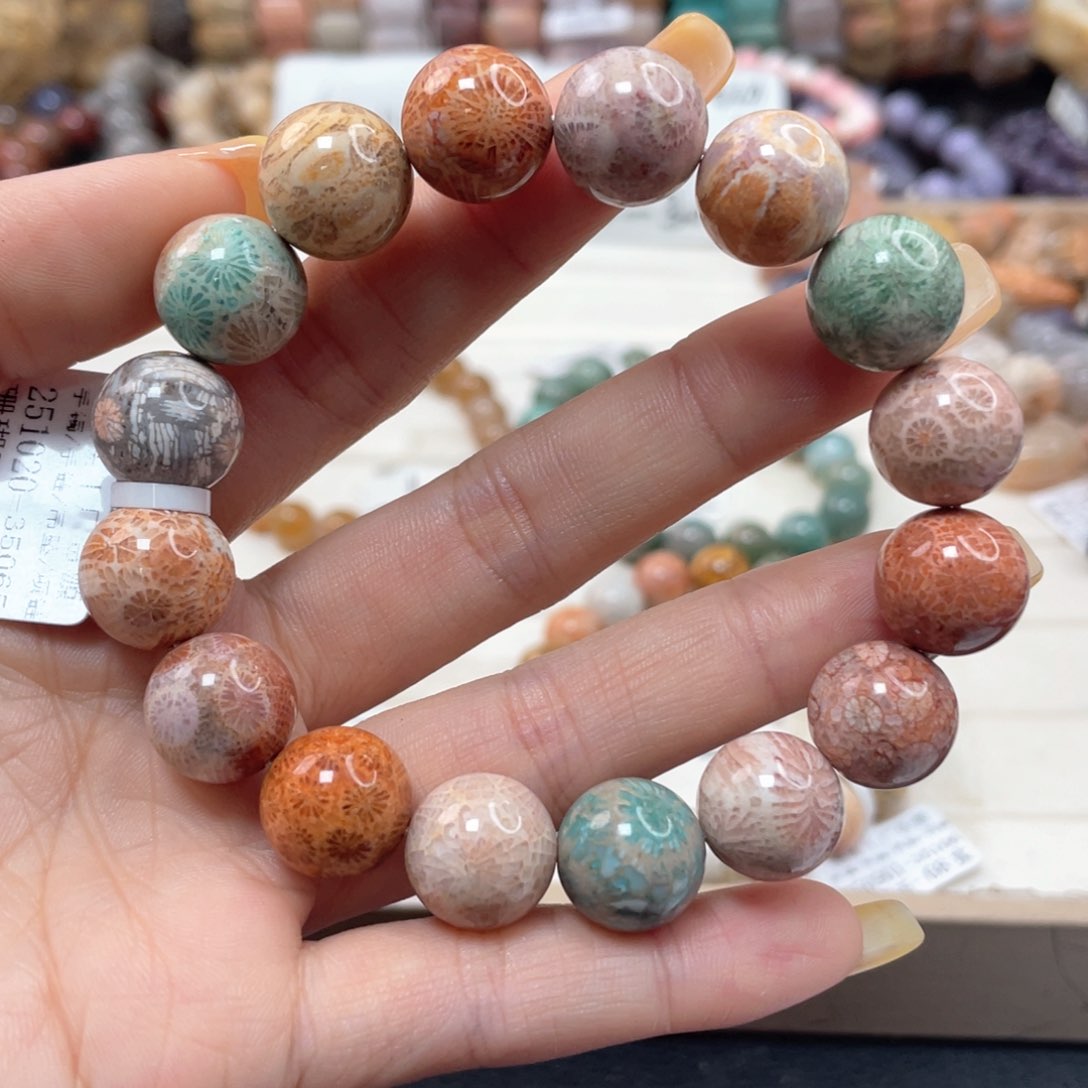 未镶嵌手链硅化玉好****?483