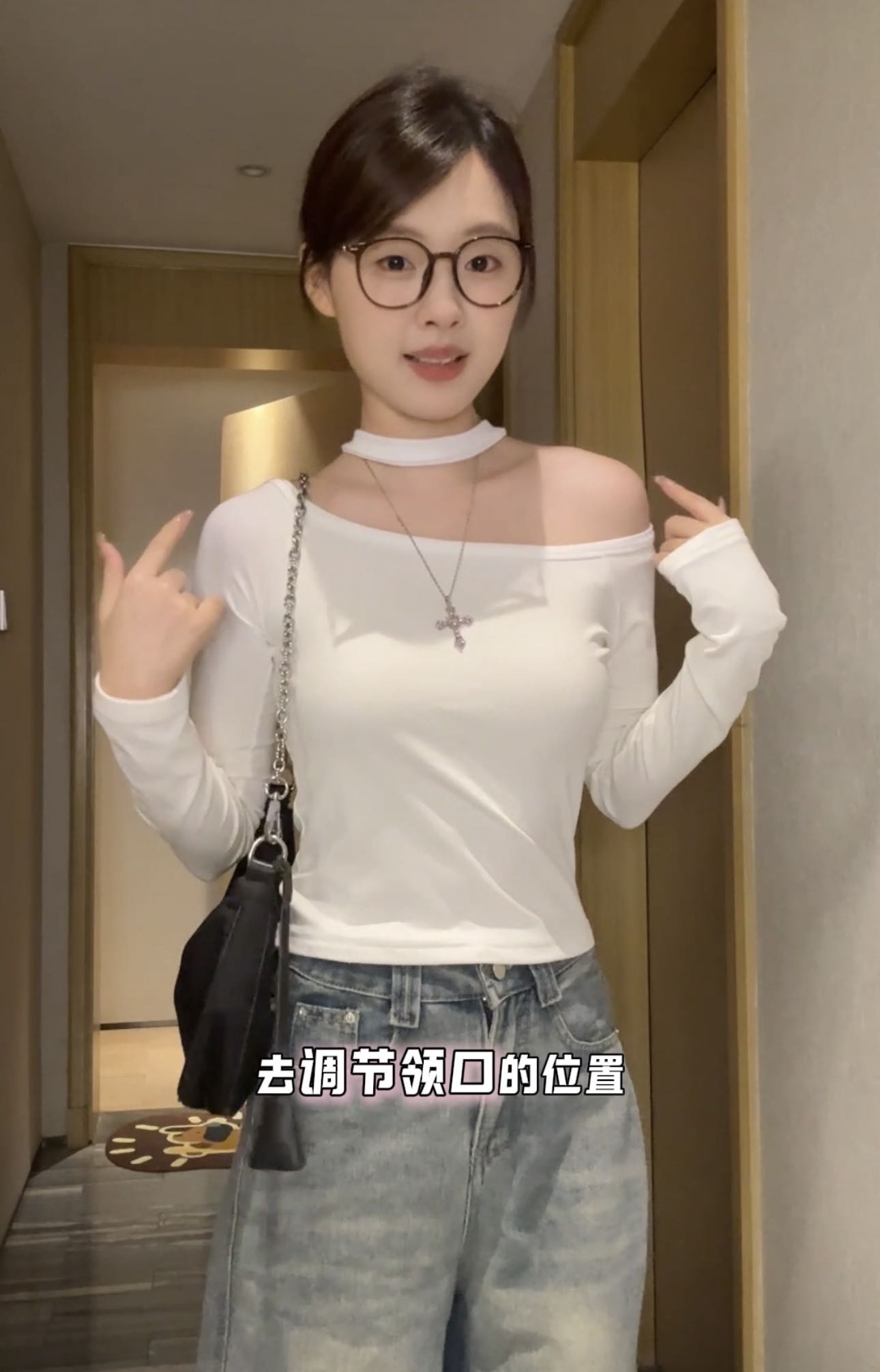 纯欲风性感辣妹挂脖一字肩长袖T恤女内搭外穿修身显瘦打底衫上衣
