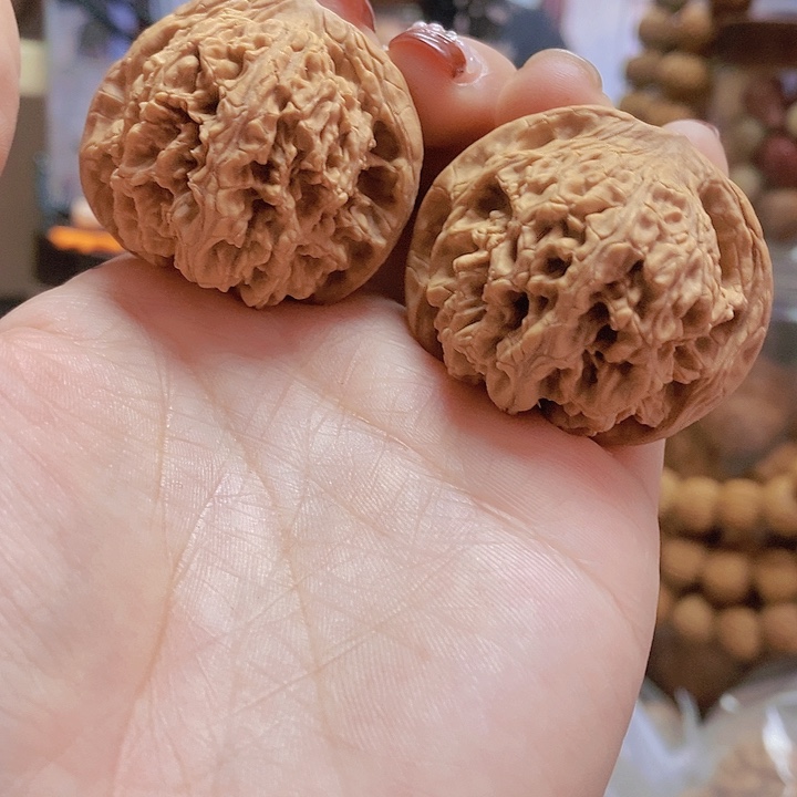 【闪购商品】文玩核桃把件41龙洞玉