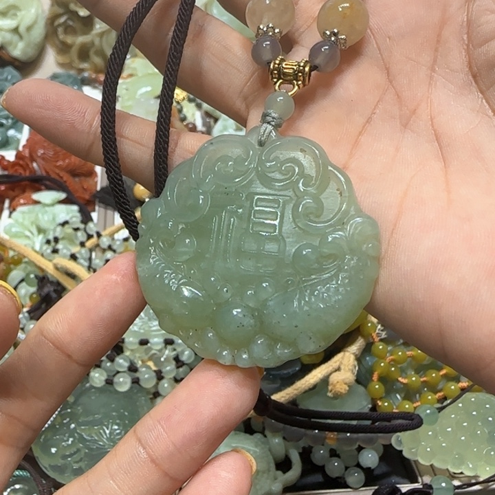 蛇纹石玉未镶嵌吊坠