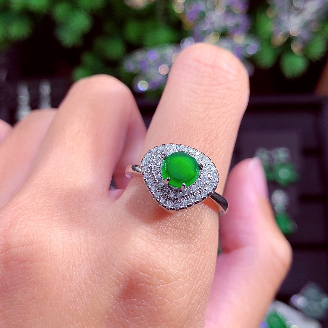 颈饰未镶嵌翡翠天然