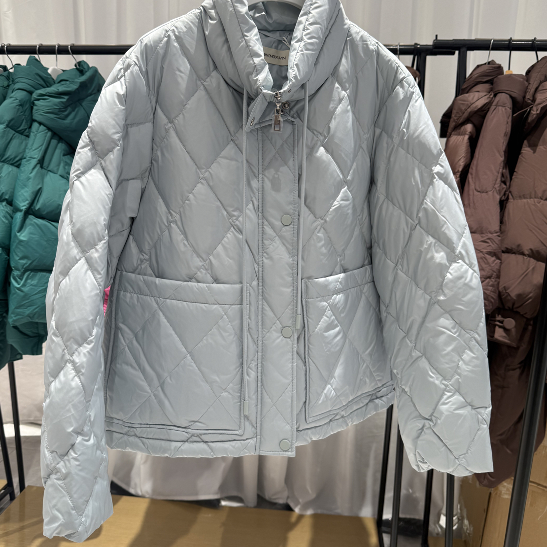 新款短款羽绒服时尚