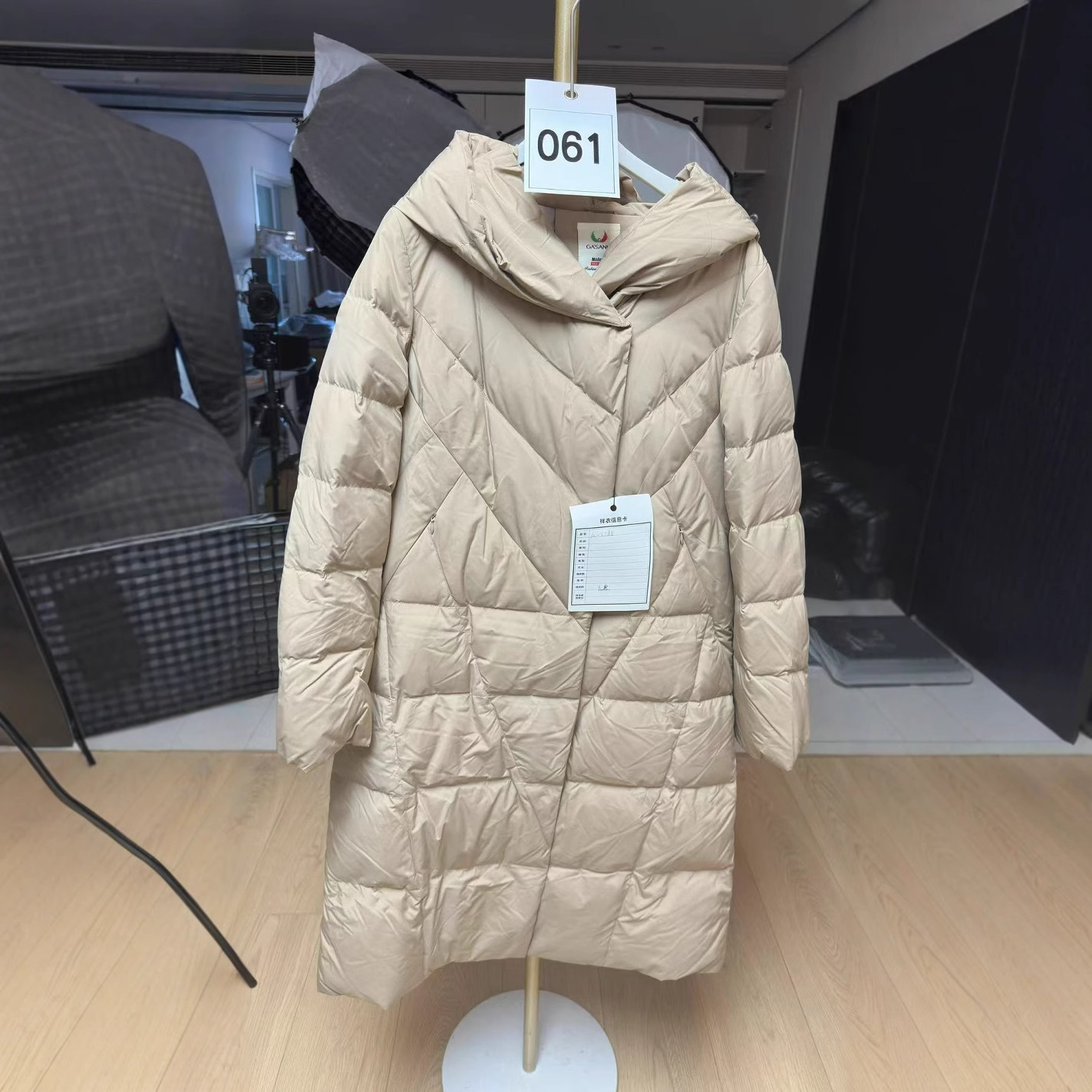 61羽绒服90绒样衣