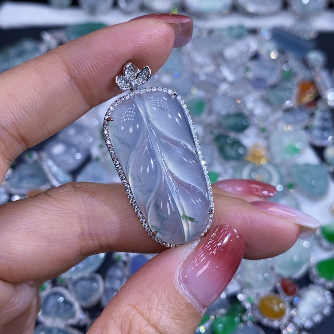 翡翠18K金镶嵌颈饰