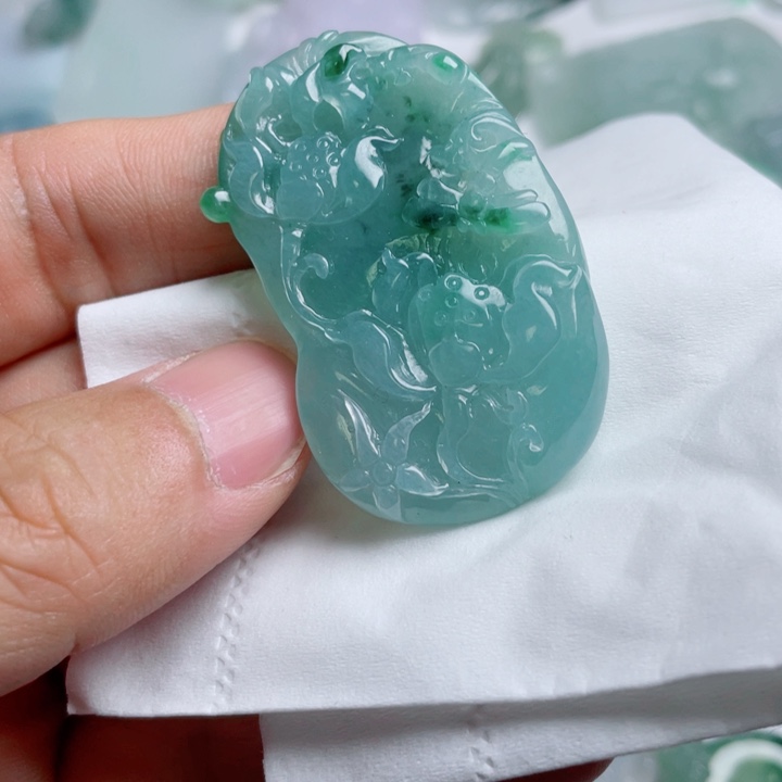 翡翠颈饰未镶嵌翡翠
