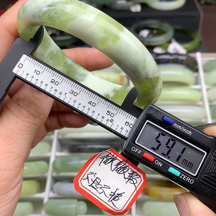 蛇纹石玉手镯未镶嵌657