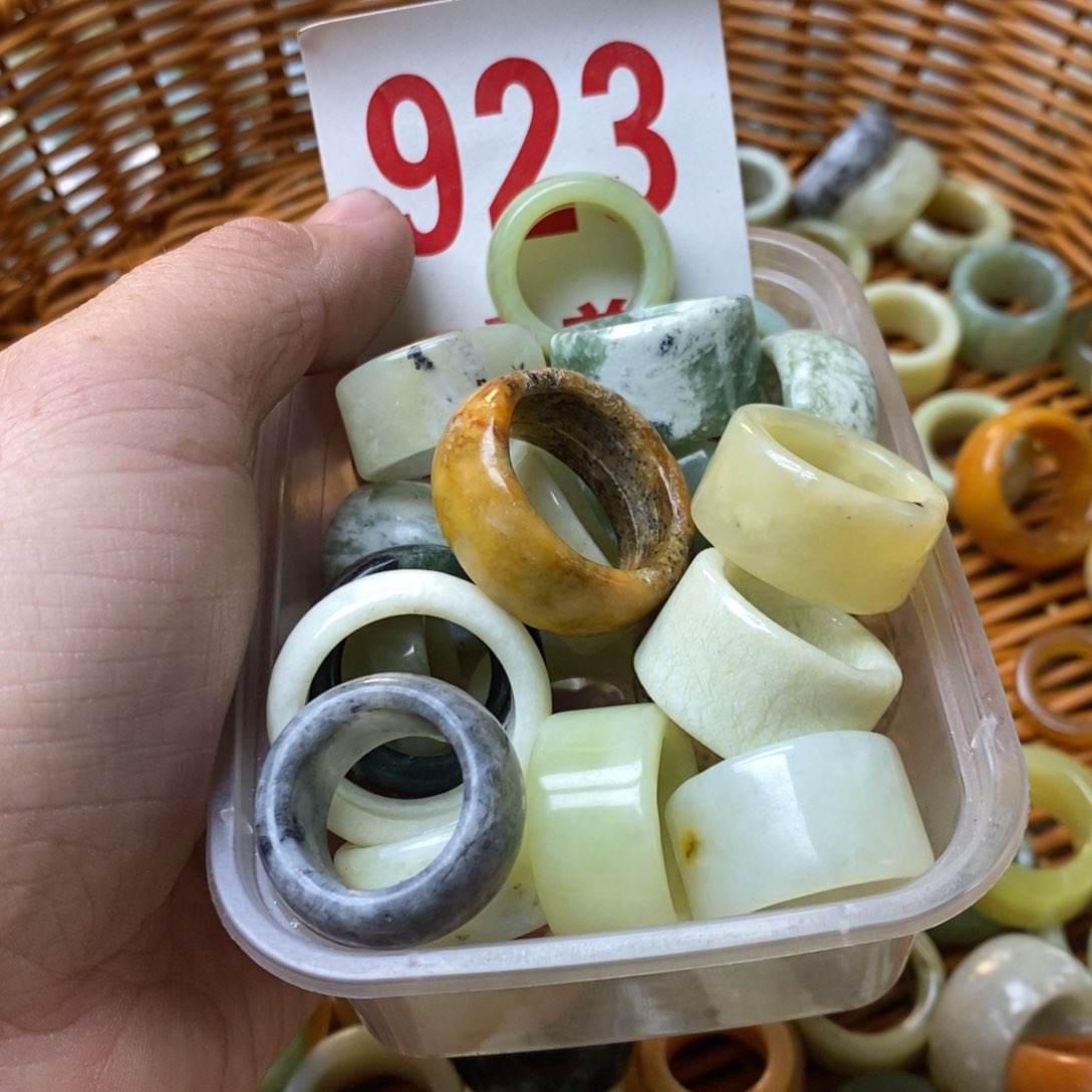 蛇纹石玉挂坠未镶嵌