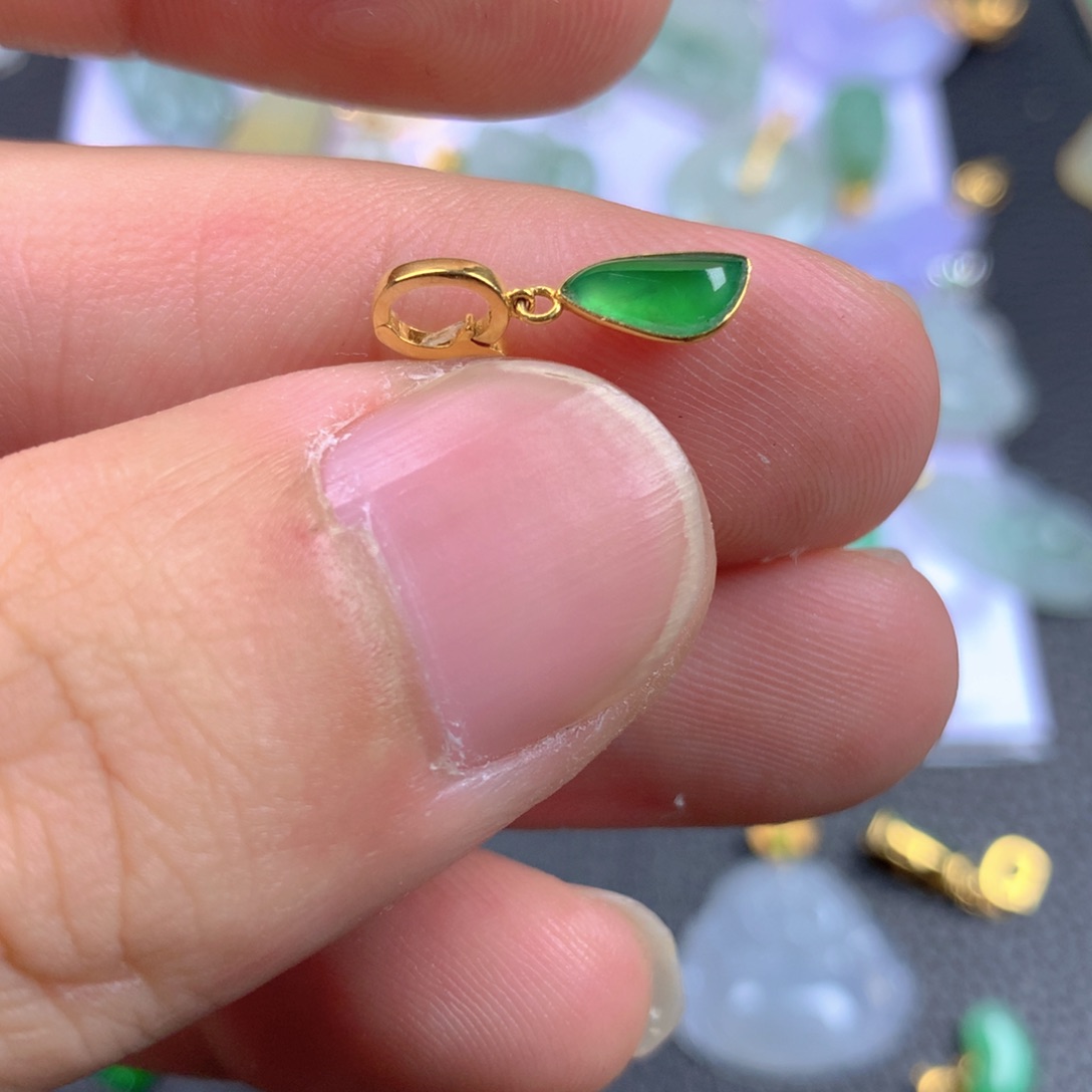 【闪购商品】翡翠18K金镶嵌颈饰米*翡翠