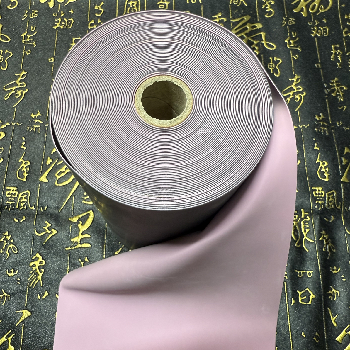 妍习社    扁皮筋 包裁剪 （裁切不退换）。